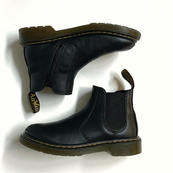 DR. MARTENS JUNIOR 2976 BLACK SOFTY T LEATHER CHELSEA ANKLE BOOTS stretchy side - Picture 3 of 11